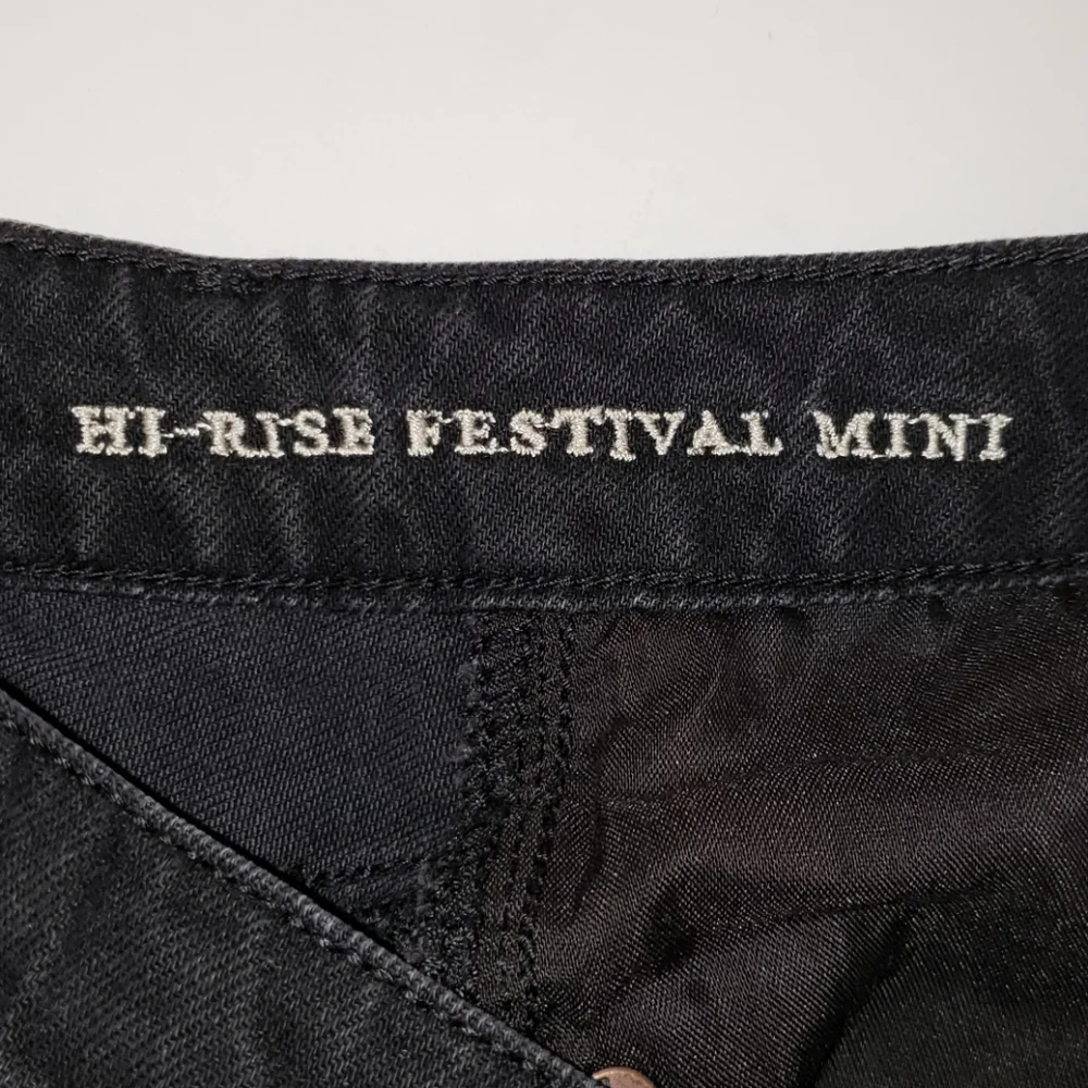 American Eagle Hi-Rise Festival Mini Skirt in Distressed Black Denim, Size 00